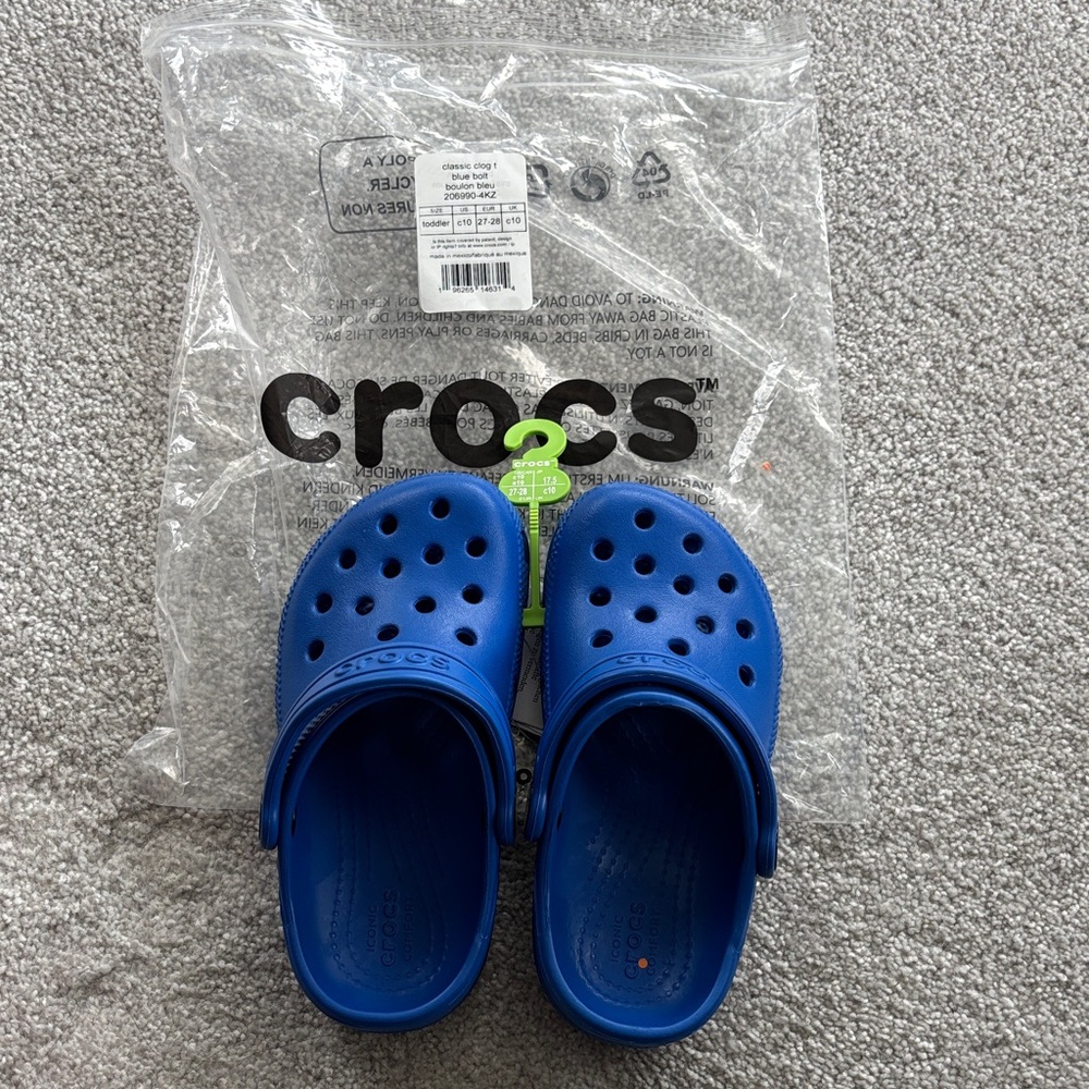 NWT CROCS Classic Kids Bright Blue Clog Sandals - C10